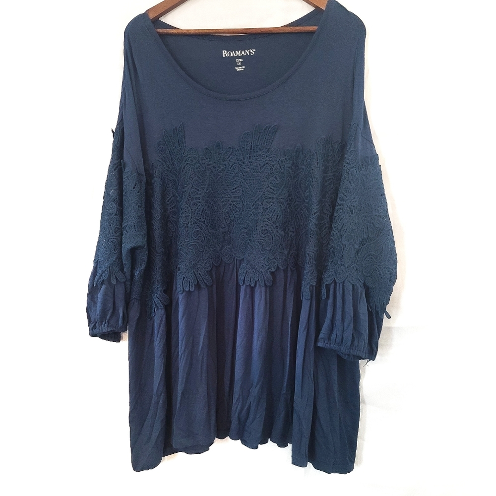 Blue top with lace detail Size 1x